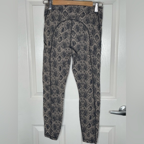 Athleta Ultimate Stash Pocket Snake 7/8 Tight Leggings Quail Gray - XS - Picture 6 of 8